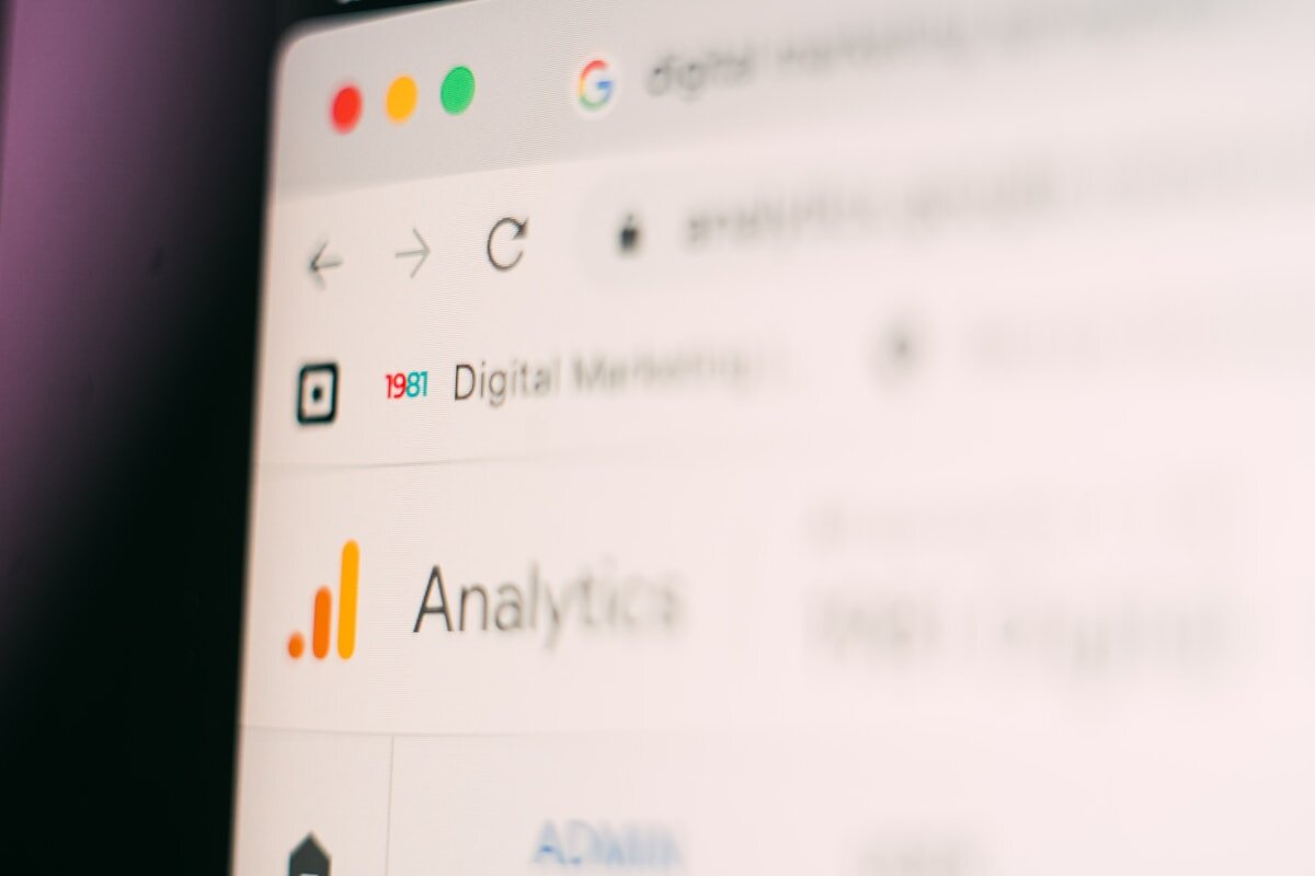 Capa do artigo: Como criar SLA de vendas para agência com CRM real