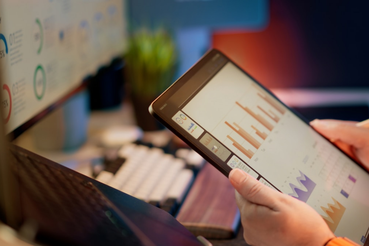 Capa do artigo: Metabase e CRM: Transforme Dados de Vendas em Dashboards