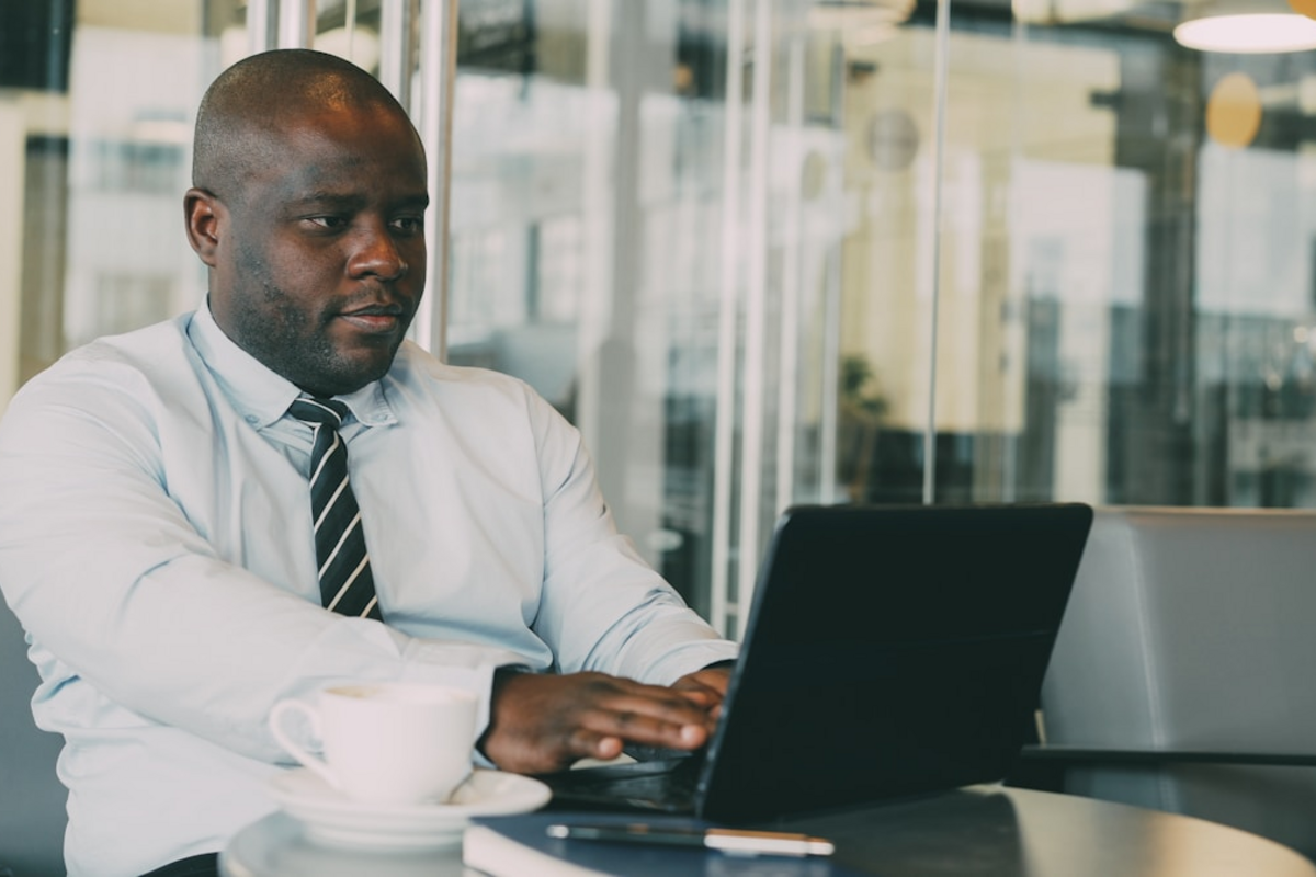 Capa do artigo: Software para Nutricionistas: Vantagens do Laravel e IA