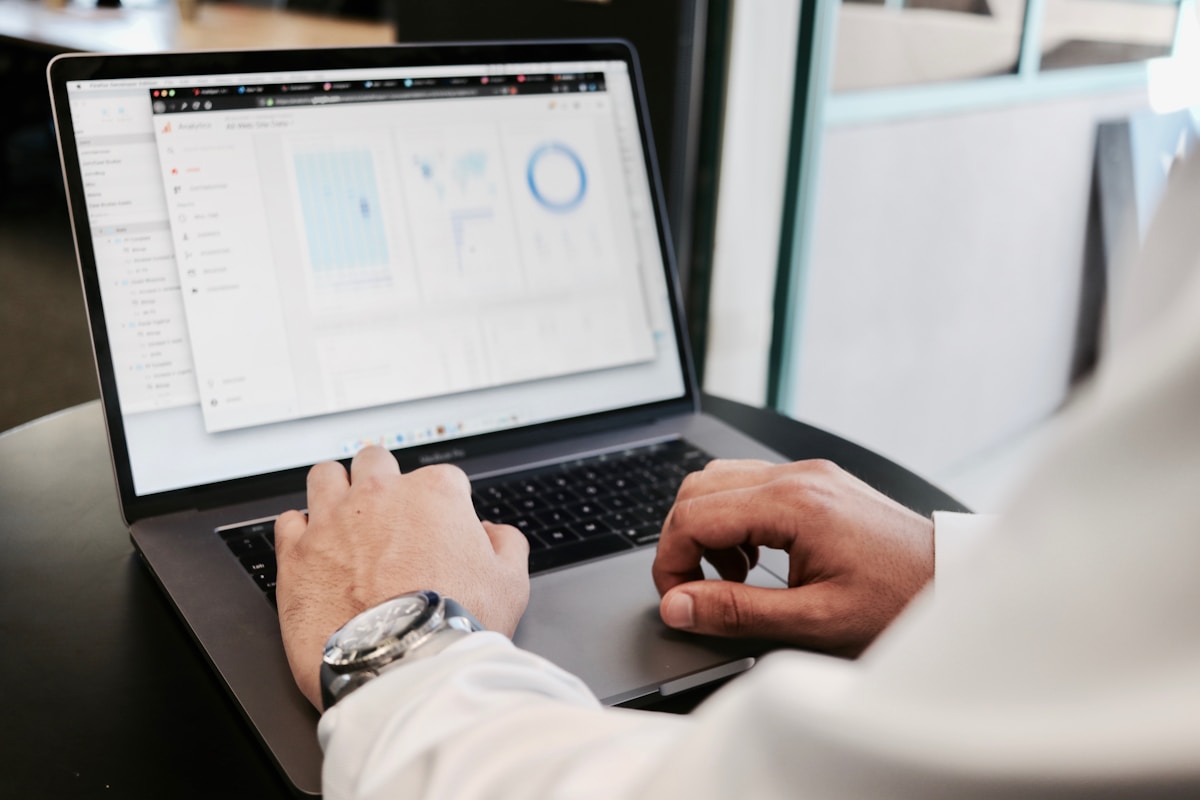 Capa do artigo: Como usar Mautic para e-mail marketing sem disparo genérico
