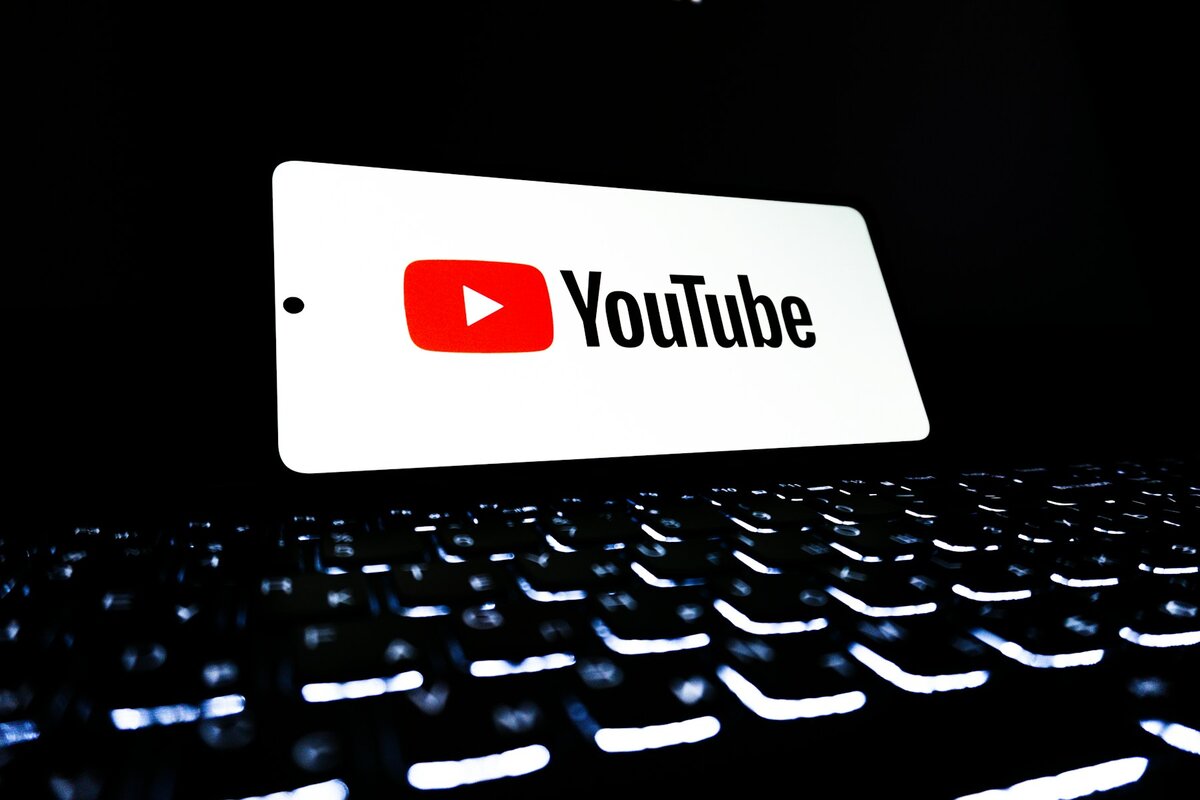 Capa do artigo: Como usar YouTube no onboarding para reduzir churn