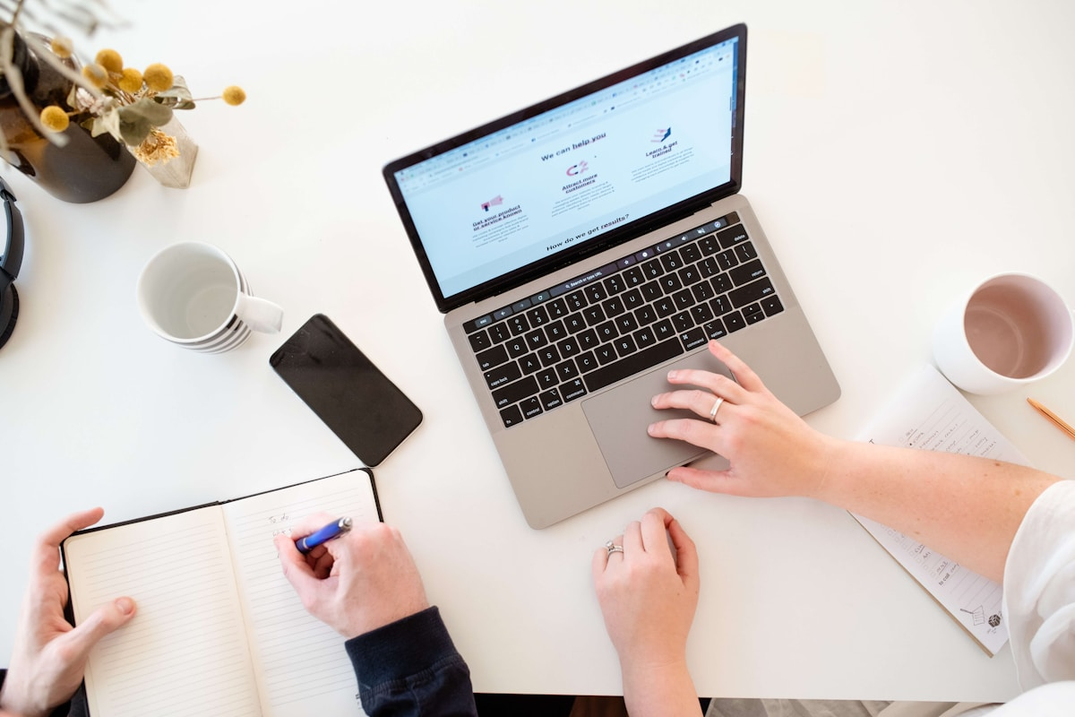 Capa do artigo: Vantagens da Tipografia: Autoridade e Conversão em Martech