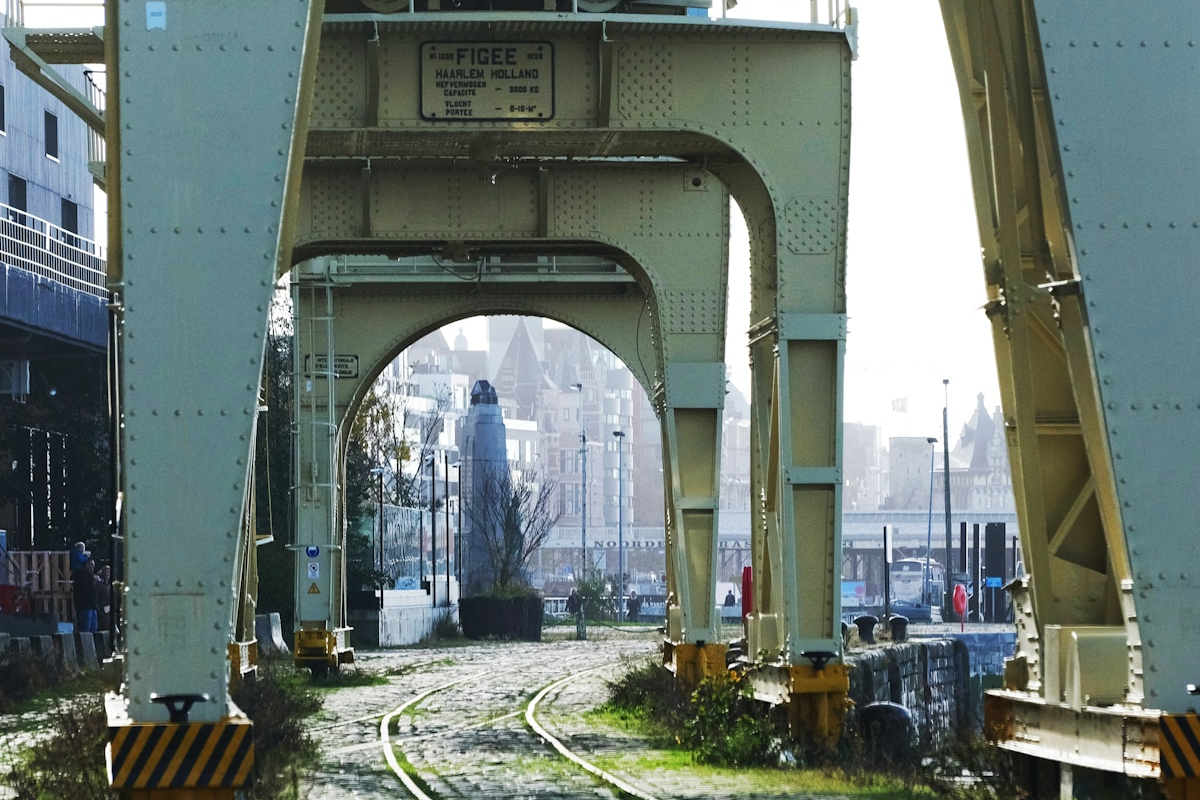 Capa do artigo: Zero Trust: O Fim das APIs Internas Desprotegidas